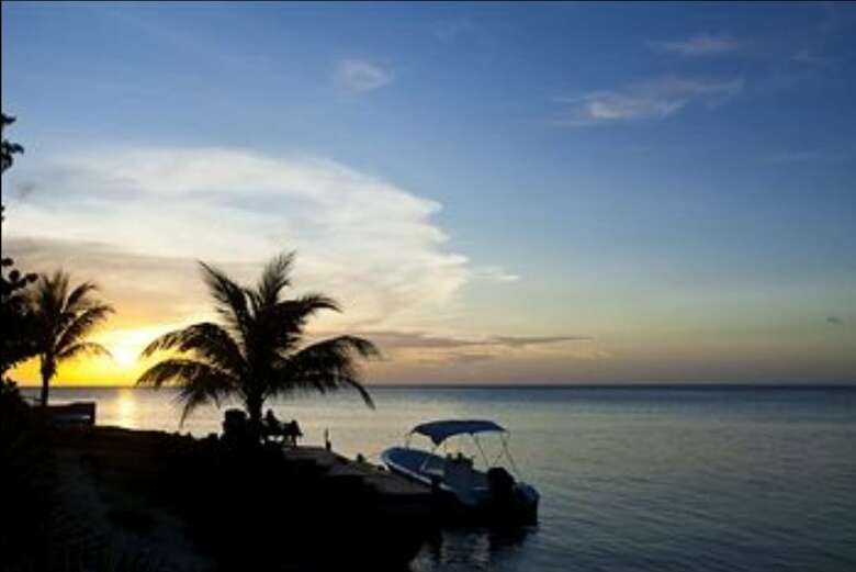 Hotel Las Rocas Resort And Dive Center