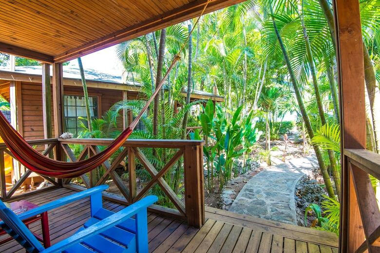 Hotel Las Rocas Resort And Dive Center