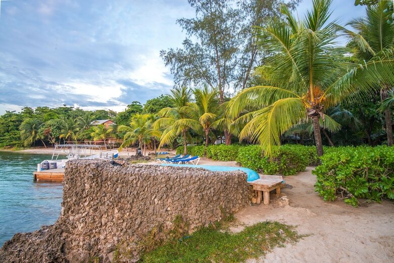 Hotel Las Rocas Resort And Dive Center