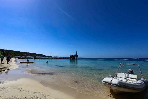 Hotel Fosters West Bay Resort