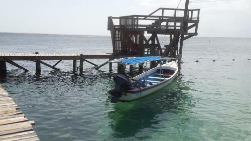 Hotel Fosters West Bay Resort
