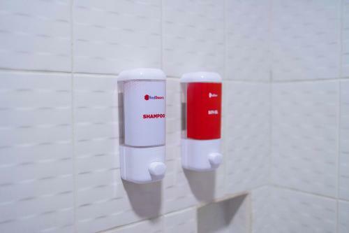 Hotel Reddoorz Plus @ Aguirre Ave Bf Homes