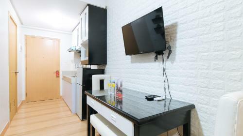 Hotel Reddoorz Premium @ Smdc Fairview 2