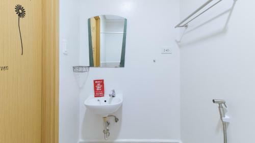 Hotel Reddoorz Premium @ Smdc Fairview 2