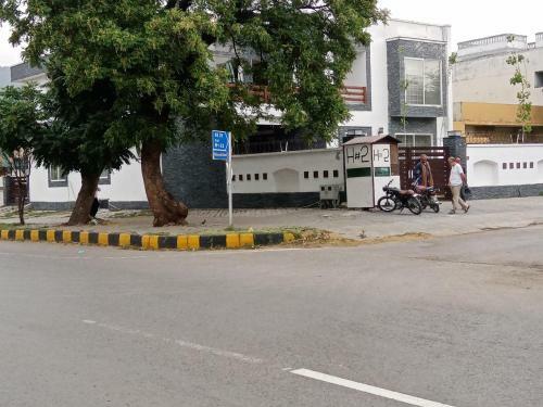Hostal Crosswinds Guest House