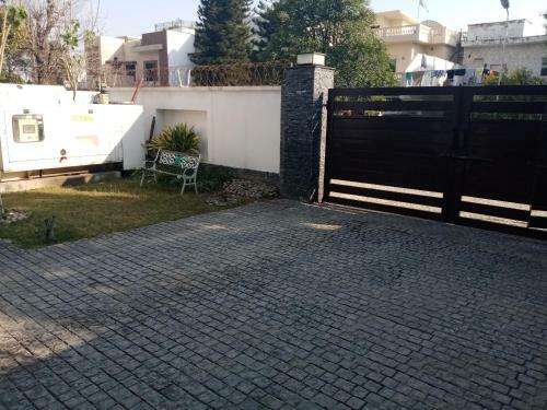 Hostal Crosswinds Guest House