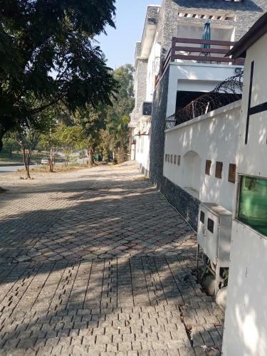 Hostal Crosswinds Guest House
