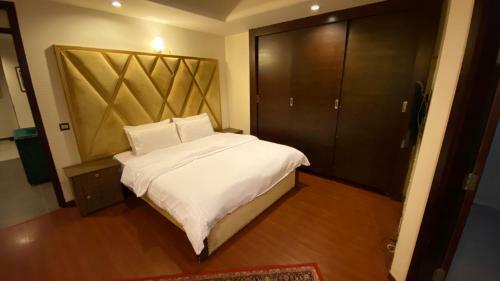 Silver Oaks Luxury Apartments