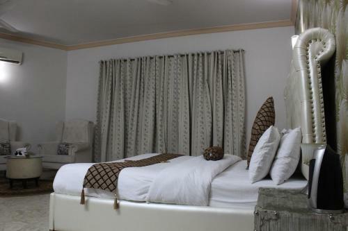 Hostal Royal Luxus Guest House