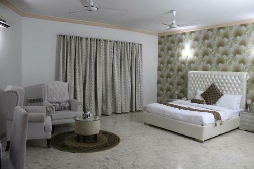 Hostal Royal Luxus Guest House