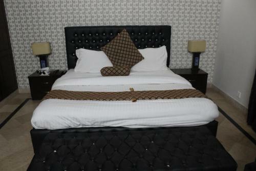 Hostal Royal Luxus Guest House