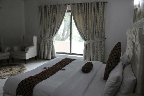 Hostal Royal Luxus Guest House