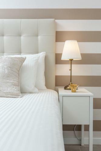 Hotel Candlewood Residency