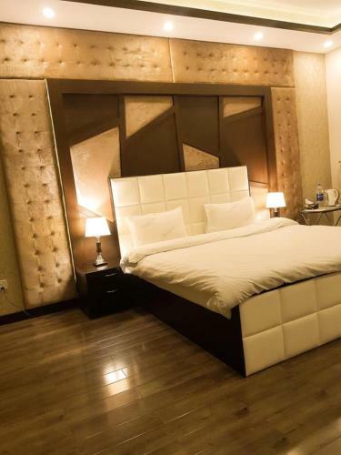 Hotel Holiday Inn Suites