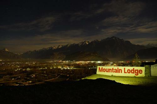 Hotel Mountain Lodge Skardu