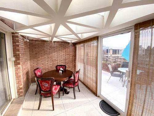 Woodpecker Service Apartment