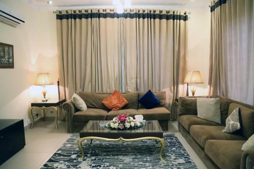 Hostal Butterfly Guest House Phase 7 Bahria Town