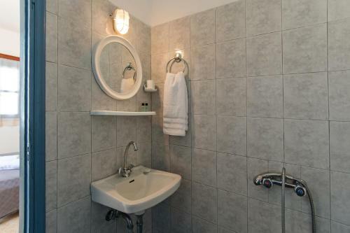 Perigiali Rooms & Apartments Folegandros