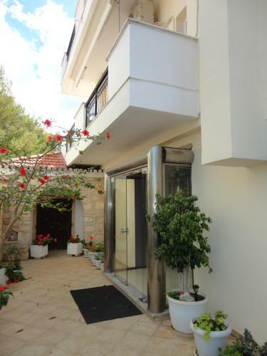 Hotel Montes Apartments & Studios
