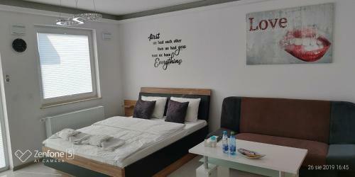 Good Day Apartments- Private Parking Now Town