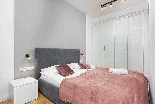 Apartment Slawinska By Renters