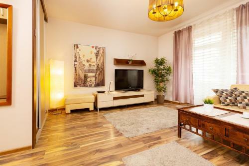Apartments Warsaw Ho?a By Renters
