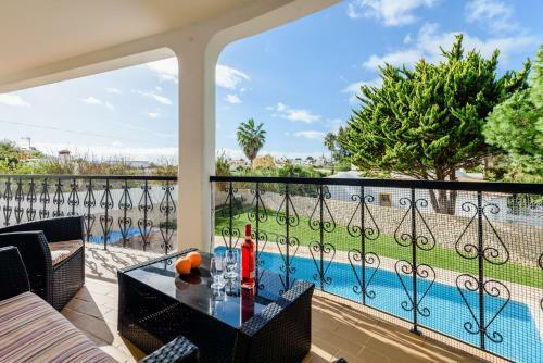 Villa Protea - 5 Bedroom, Beach, Air-con, Wifi