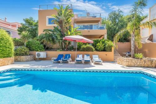 3-bed Villa 10 Mins To The Beach In Albufeira