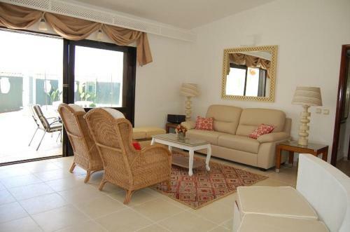 Villa 2, Cozy On Oura Beach, Albufeira