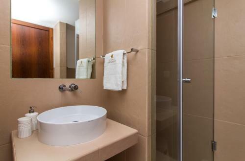 Apartment Salgados Beach- D�alma Garden View
