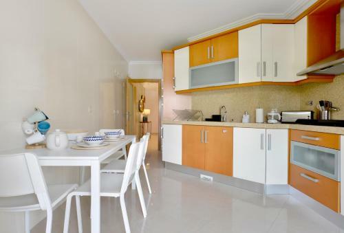 Gorgeous Beach Apartment 6pax - Checkinhome