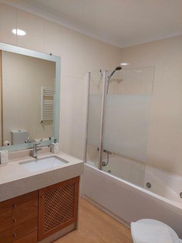 Gorgeous Beach Apartment 6pax - Checkinhome