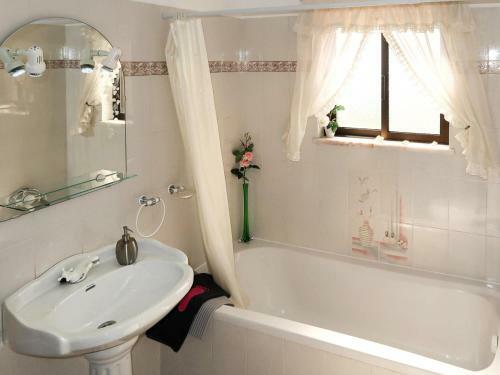 Cerro Do Lobo Villa Sleeps 8 With Pool Air Con And Wifi