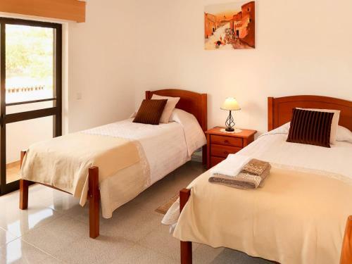 Cerro Do Lobo Villa Sleeps 8 With Pool Air Con And Wifi