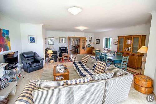 Villa In Cavacos Sleeps 10 With Pool Air Con And Wifi