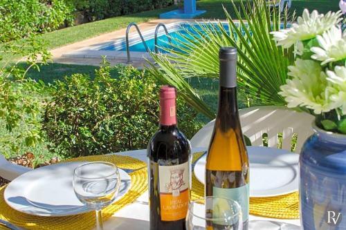 Villa In Cavacos Sleeps 10 With Pool Air Con And Wifi