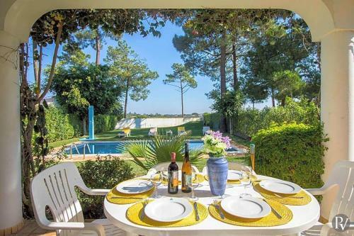 Villa In Cavacos Sleeps 10 With Pool Air Con And Wifi