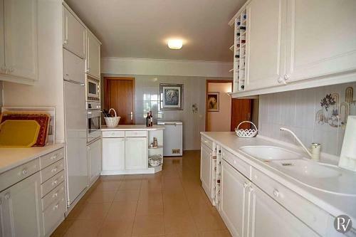 Villa In Cavacos Sleeps 10 With Pool Air Con And Wifi