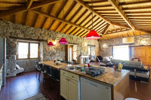 Luxury Spacious Farmhouse With Great Land Viewa