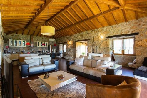 Luxury Spacious Farmhouse With Great Land Viewa
