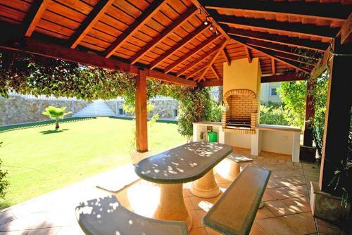 Ferrarias Villa Sleeps 12 Pool Air Con Wifi