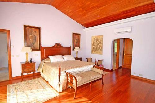 Ferrarias Villa Sleeps 12 Pool Air Con Wifi