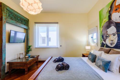 Ferragudo Premium Villa - Heatable Pool & River Views