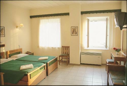 Hostal Triena Rooms