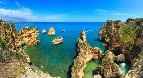 A22 - Mountain View & Sea Brease Apartment