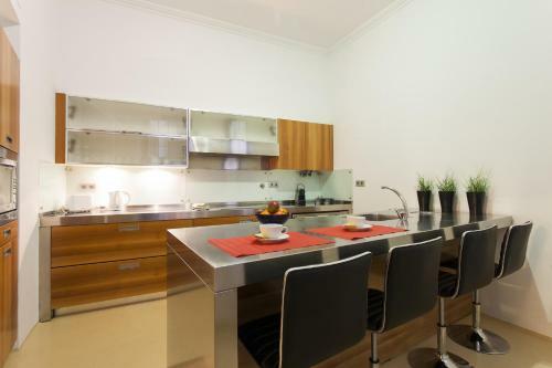 Apartamento Altido Elegant 3br Apt With Workspace In Chiado