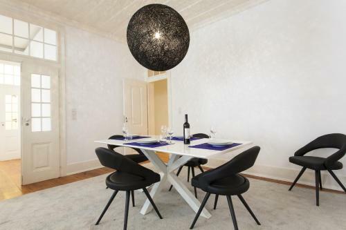 Apartamento Altido Elegant 3br Apt With Workspace In Chiado