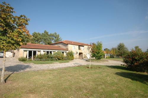 Ponte de Lima Villa Sleeps 23 With Pool And Wifi