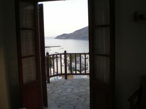 Hostal Froudi Rooms