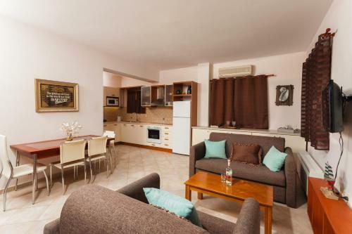 Villa Akros And Suites